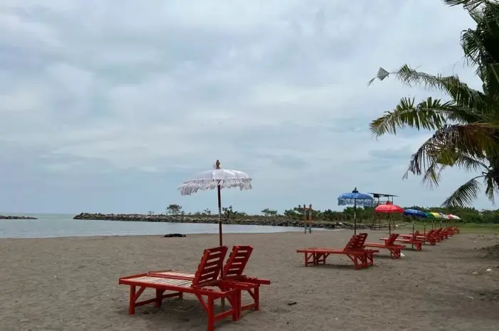 Pesona Pantai Akkarena Makassar yang Eksotis